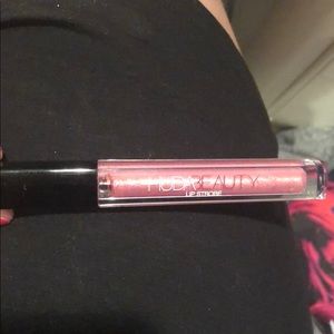 NWOT- Huda Beauty lipgloss